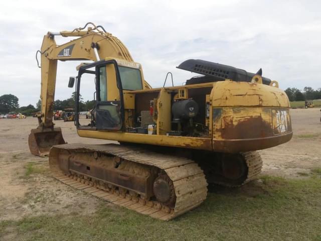 Image of Caterpillar 330CL equipment image 3