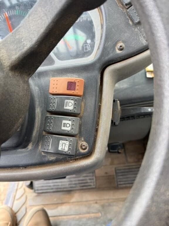 Image of Caterpillar TH560B equipment image 4