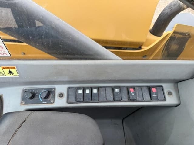 Image of Caterpillar TH560B equipment image 2