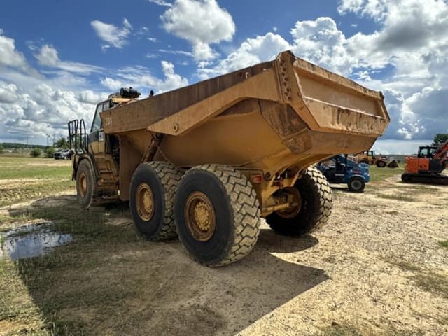 Image of Caterpillar 730 equipment image 2