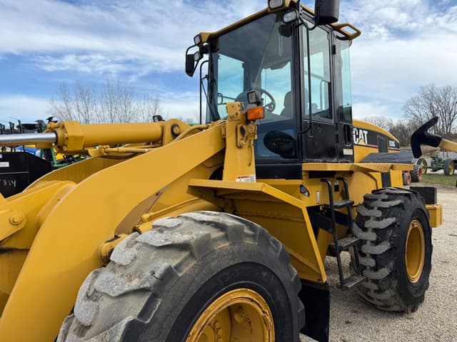 Image of Caterpillar 938G Series II equipment image 2