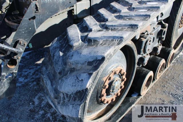 Image of Challenger MT765 equipment image 4