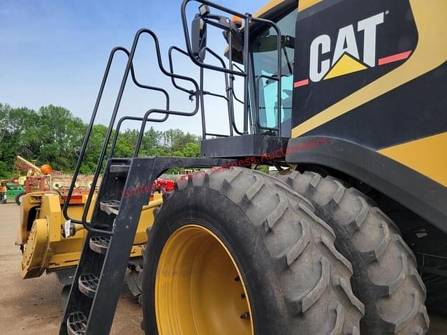 Image of Caterpillar Lexion 570R equipment image 2