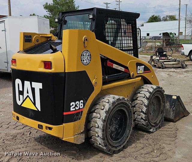 Image of Caterpillar 236 equipment image 4