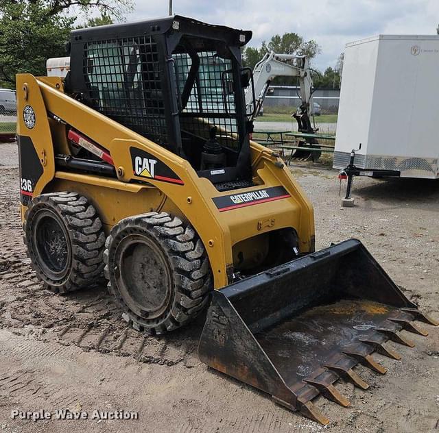 Image of Caterpillar 236 equipment image 2
