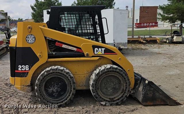 Image of Caterpillar 236 equipment image 3