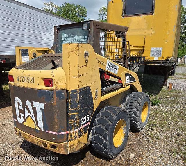 Image of Caterpillar 236 equipment image 4