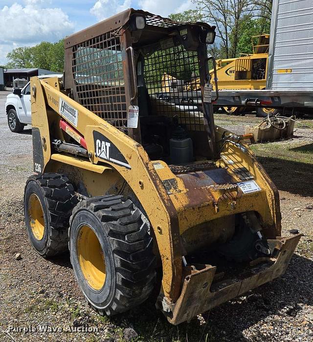 Image of Caterpillar 236 equipment image 2