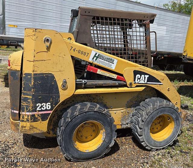 Image of Caterpillar 236 equipment image 3