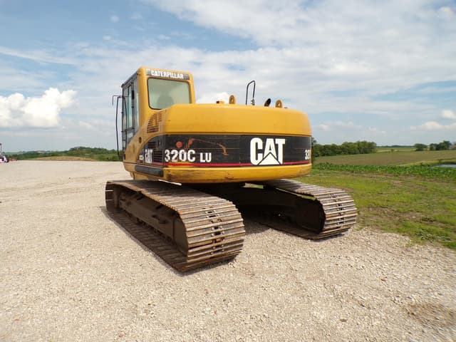 Image of Caterpillar 320CLU equipment image 3