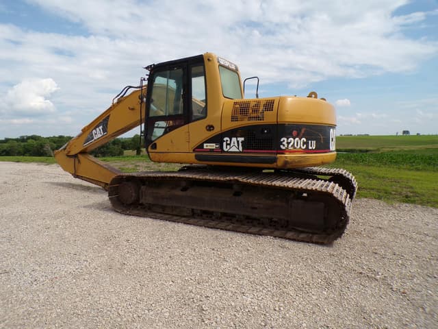 Image of Caterpillar 320CLU equipment image 2