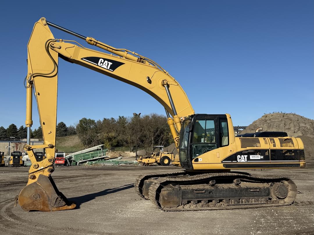 Image of Caterpillar 330CL Primary image