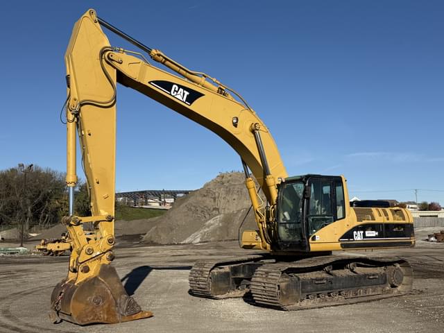 Image of Caterpillar 330CL equipment image 3