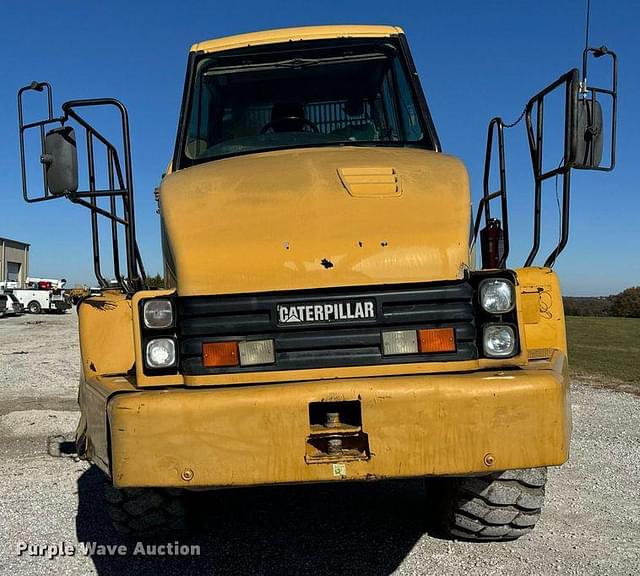 Image of Caterpillar 725 equipment image 1