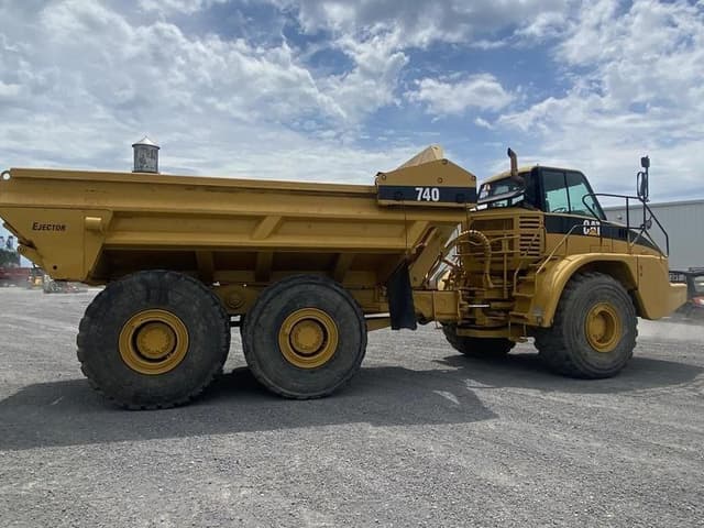 Image of Caterpillar 740 equipment image 3