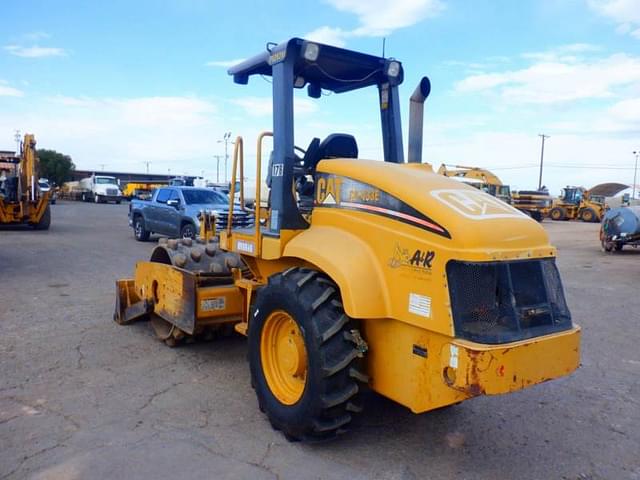 Image of Caterpillar CP433E equipment image 4