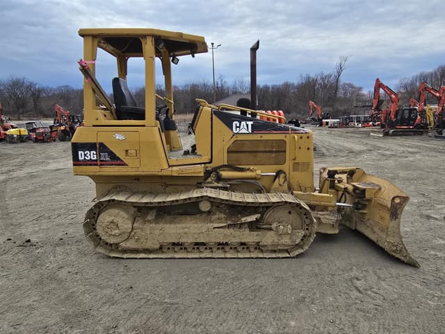 Image of Caterpillar D3GXL equipment image 4