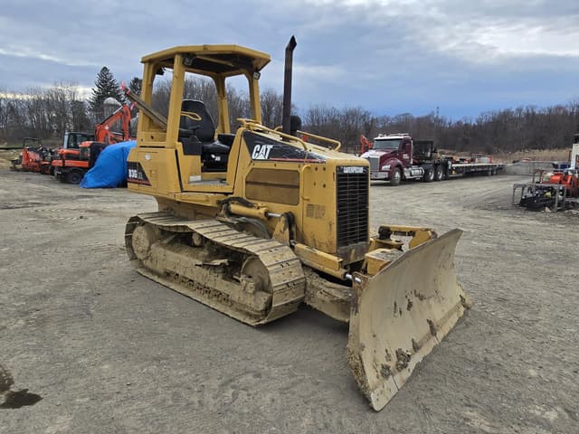 Image of Caterpillar D3GXL equipment image 3