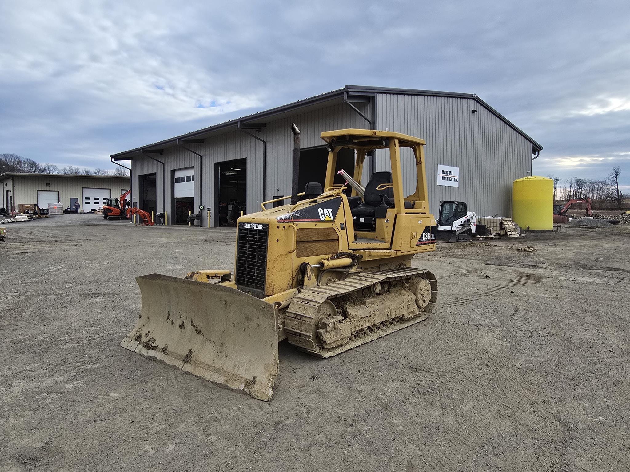 2004 Caterpillar D3GXL Equipment Image0