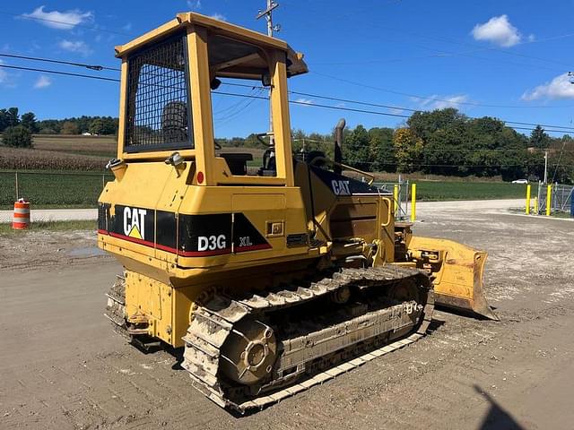 Image of Caterpillar D3GXL equipment image 4