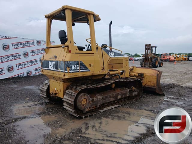Image of Caterpillar D4GXL equipment image 4