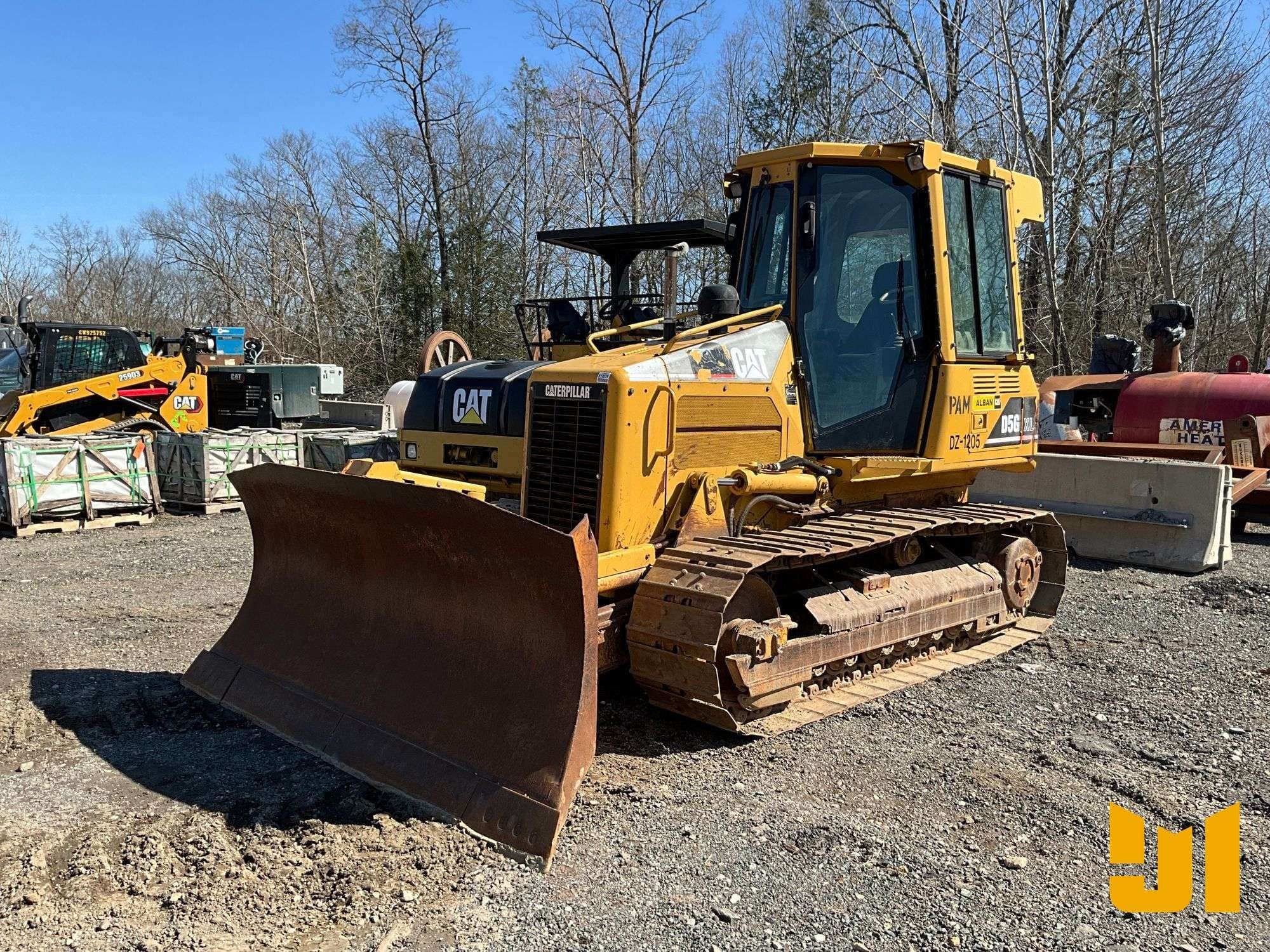 2004 Caterpillar D5G Equipment Image0