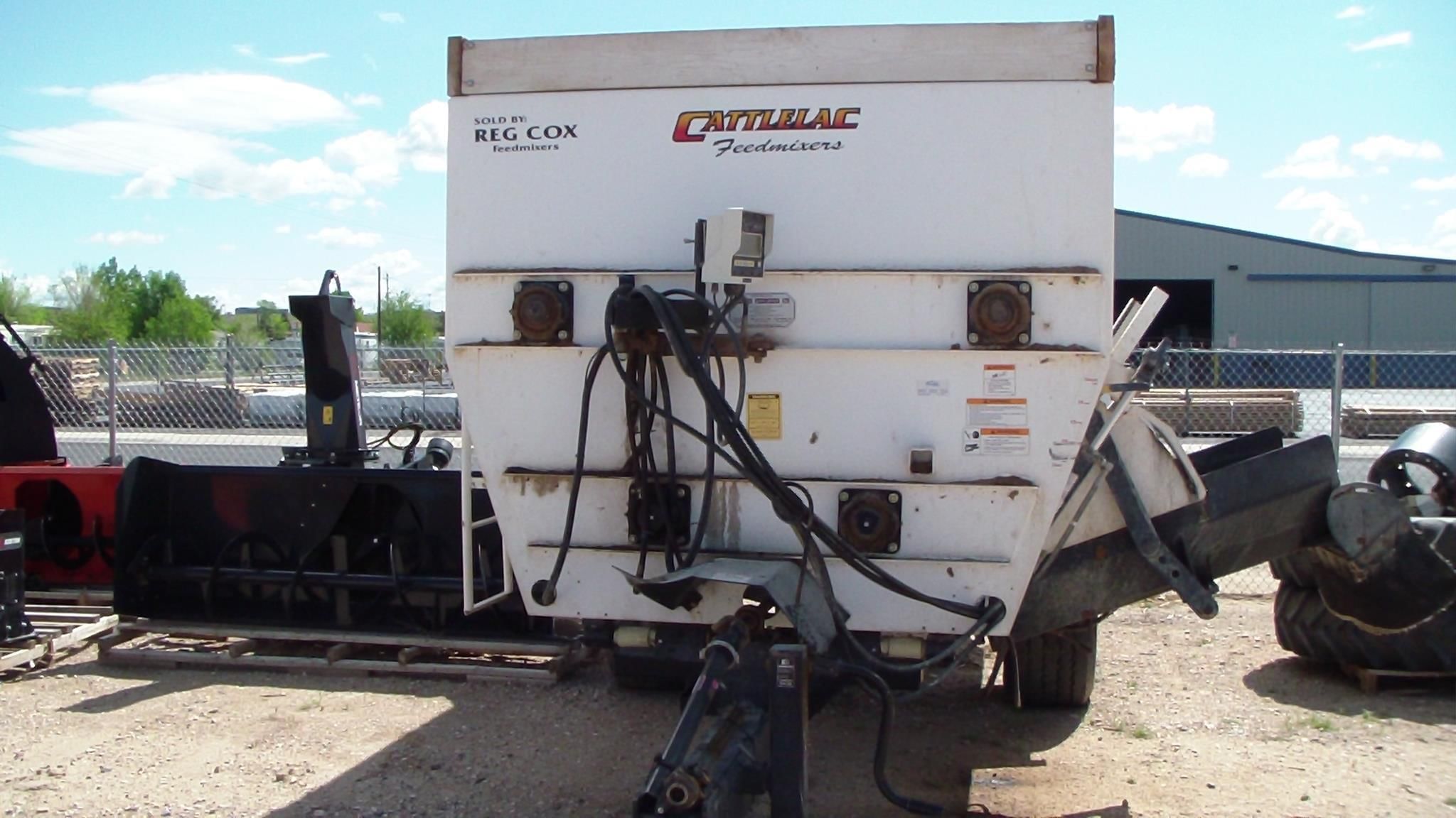 2004 Cattlelac 450 Equipment Image0