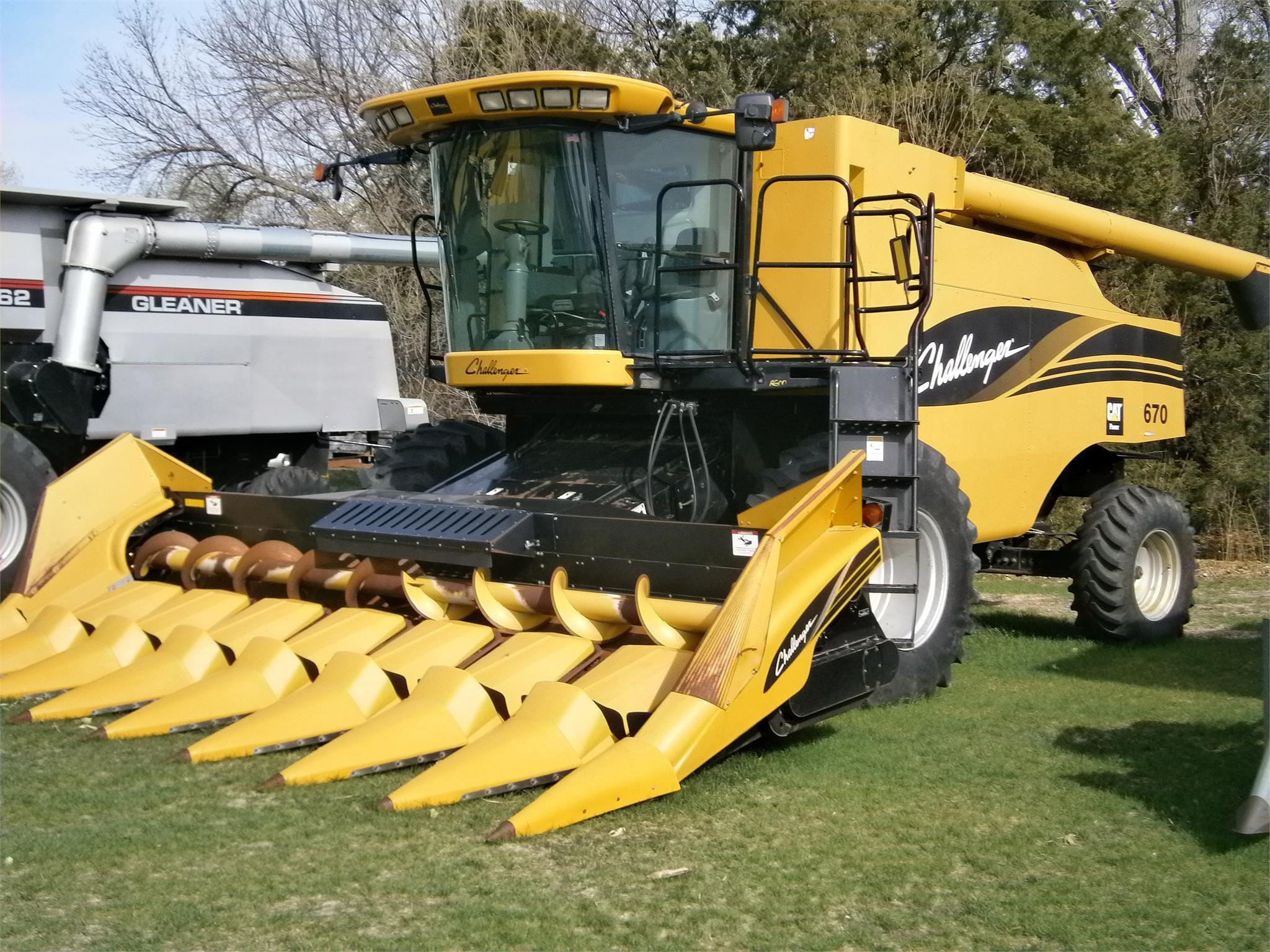 2004 Challenger 670 Equipment Image0