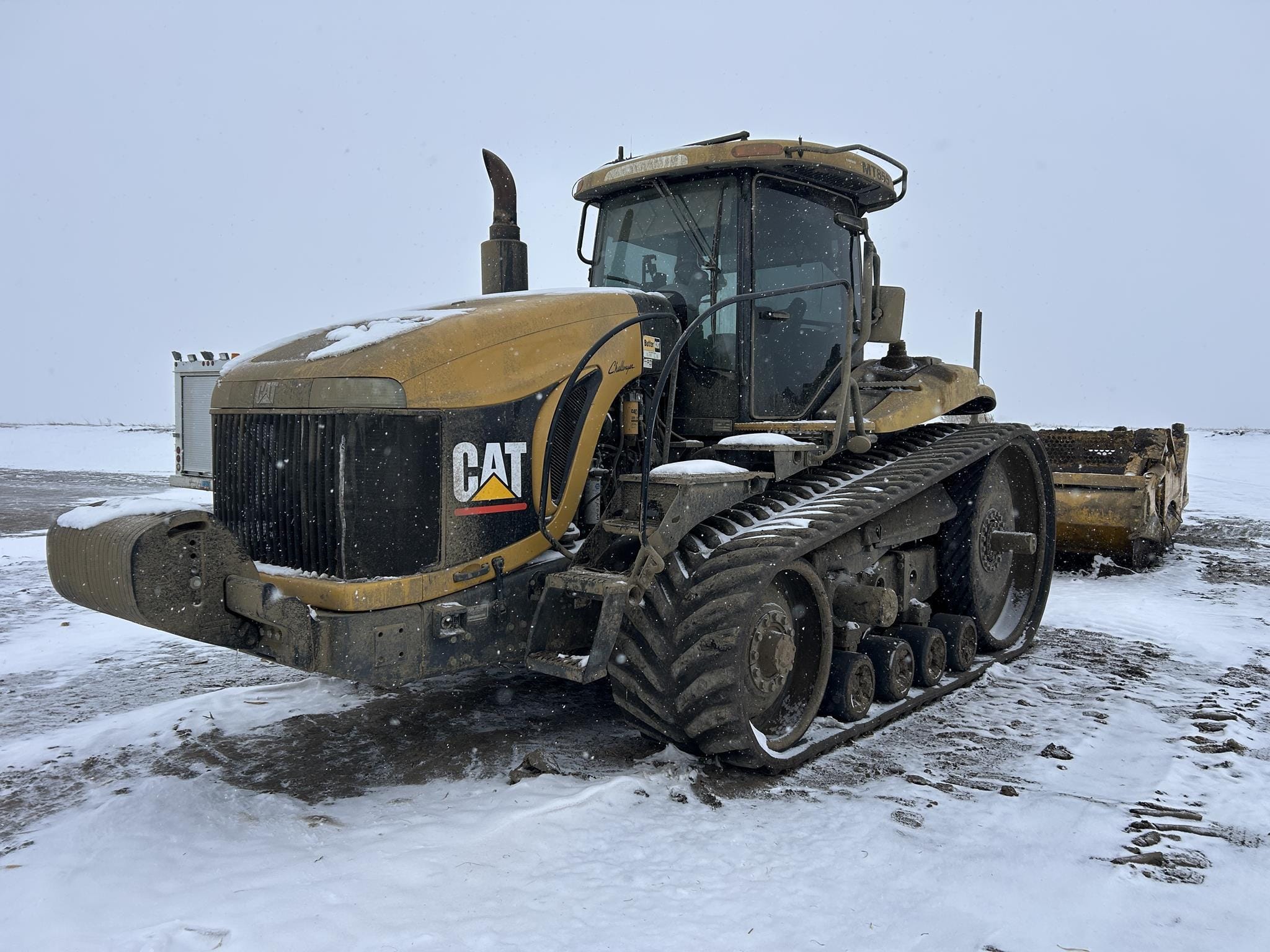 2004 Challenger MT855 Equipment Image0