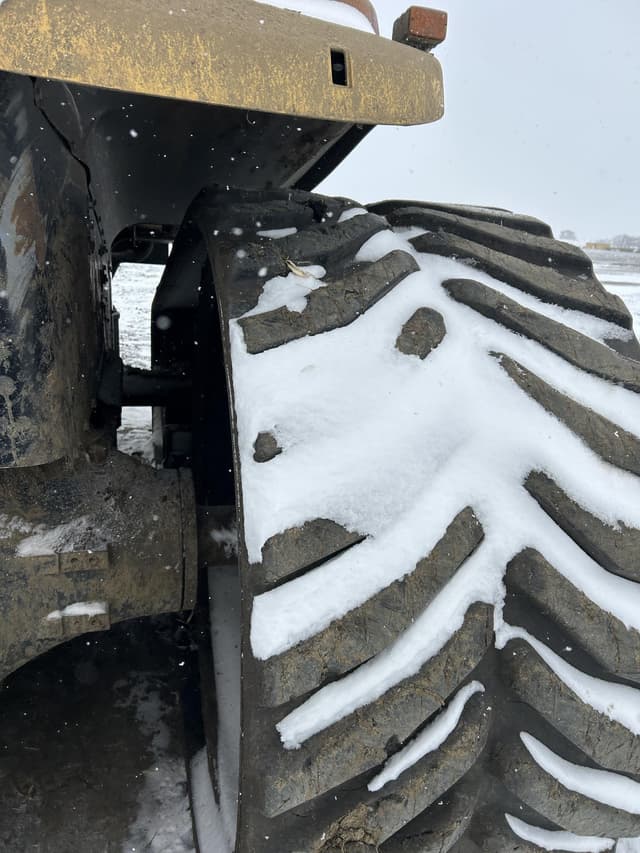 Image of Challenger MT855 equipment image 4