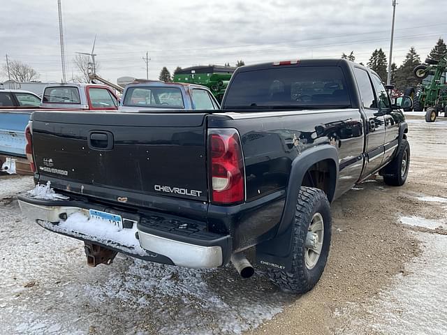 Image of Chevrolet 2500HD equipment image 2