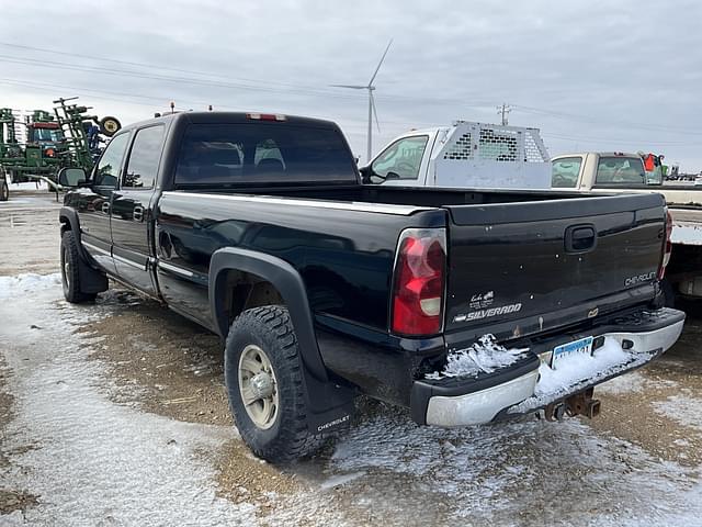 Image of Chevrolet 2500HD equipment image 3