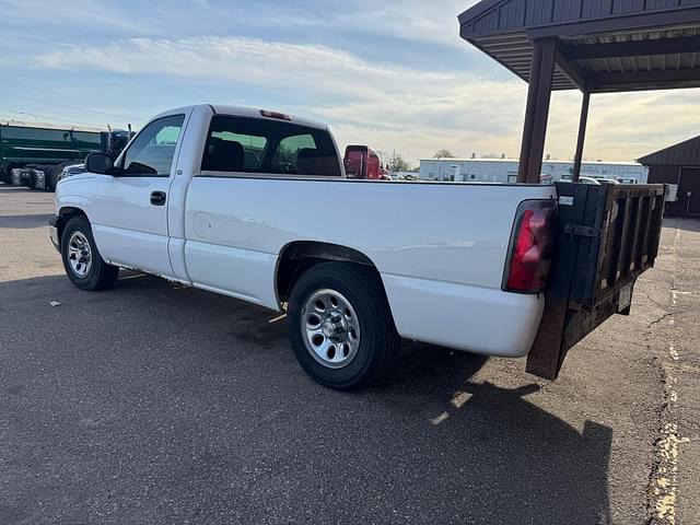 Image of Chevrolet 1500 equipment image 3