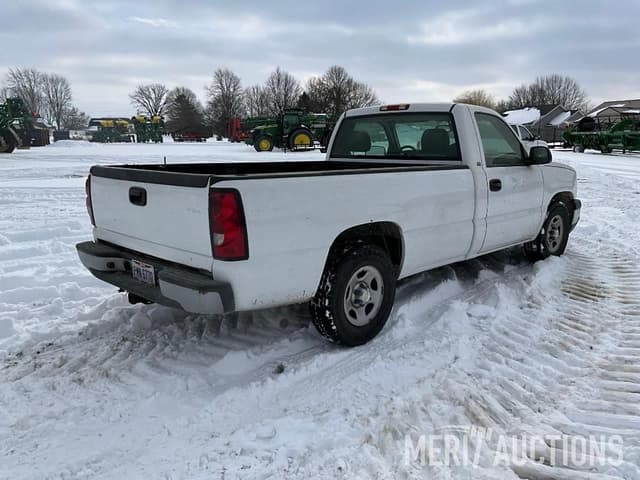 Image of Chevrolet 1500 equipment image 4