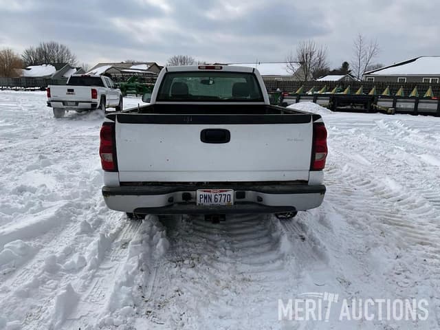 Image of Chevrolet 1500 equipment image 3