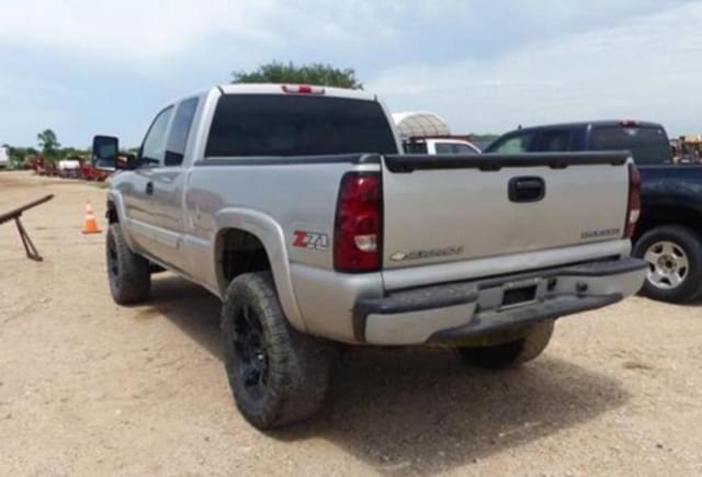 Image of Chevrolet 1500 equipment image 3