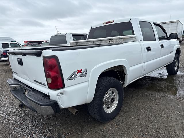 Image of Chevrolet 2500 equipment image 3