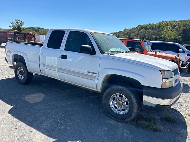 Image of Chevrolet 2500 equipment image 2