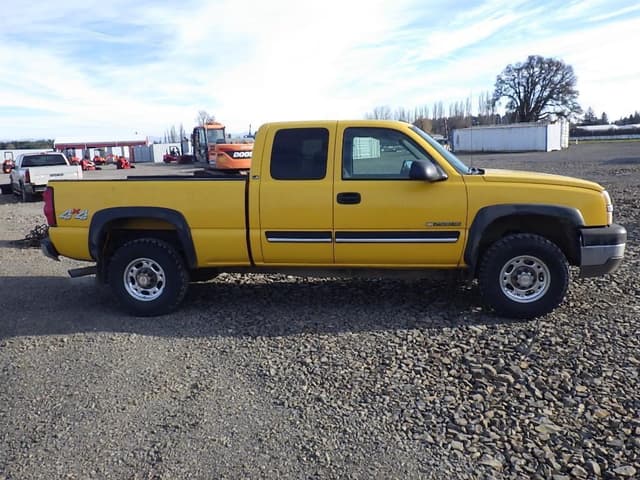 Image of Chevrolet 2500 equipment image 3