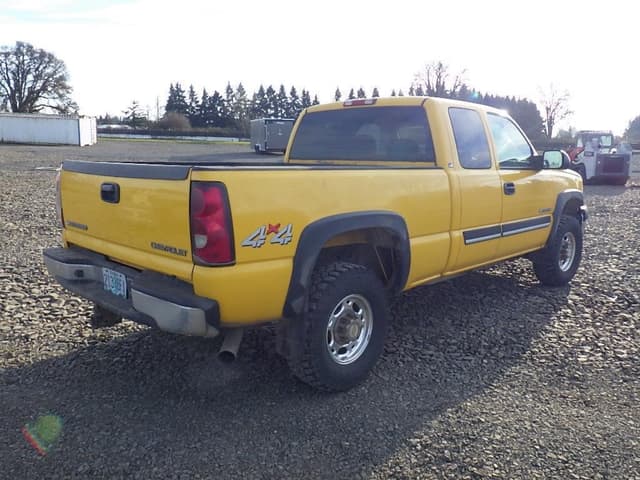 Image of Chevrolet 2500 equipment image 4