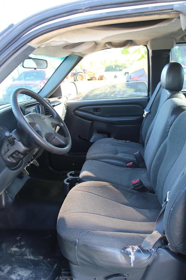 Image of Chevrolet 2500 equipment image 3