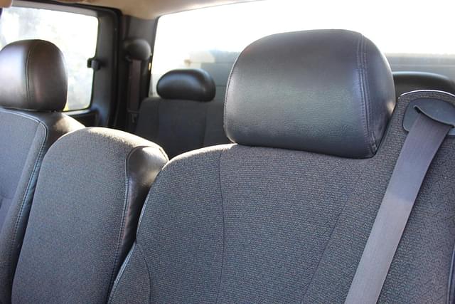 Image of Chevrolet 2500 equipment image 4