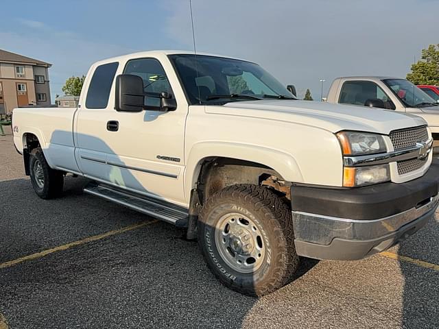 Image of Chevrolet 2500HD equipment image 2