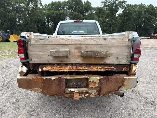Image of Chevrolet 2500HD equipment image 3