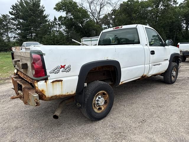 Image of Chevrolet 2500HD equipment image 4