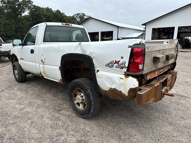 Image of Chevrolet 2500HD equipment image 2