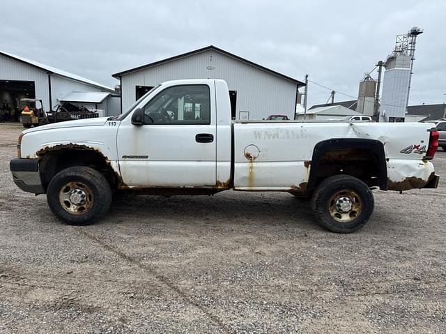 Image of Chevrolet 2500HD equipment image 1