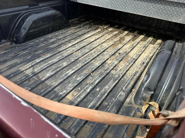 Image of Chevrolet 2500HD equipment image 3