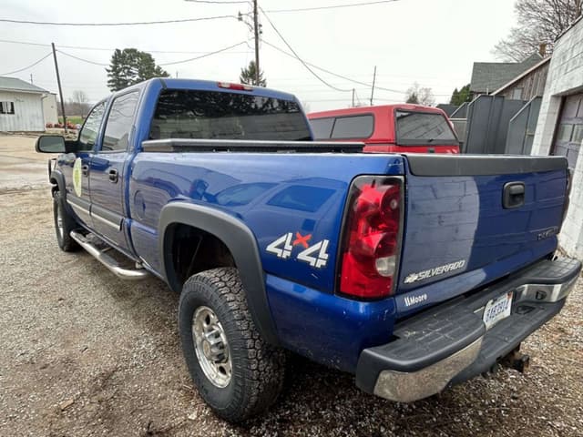 Image of Chevrolet 2500HD equipment image 2