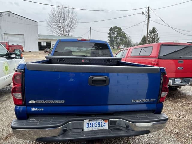 Image of Chevrolet 2500HD equipment image 3